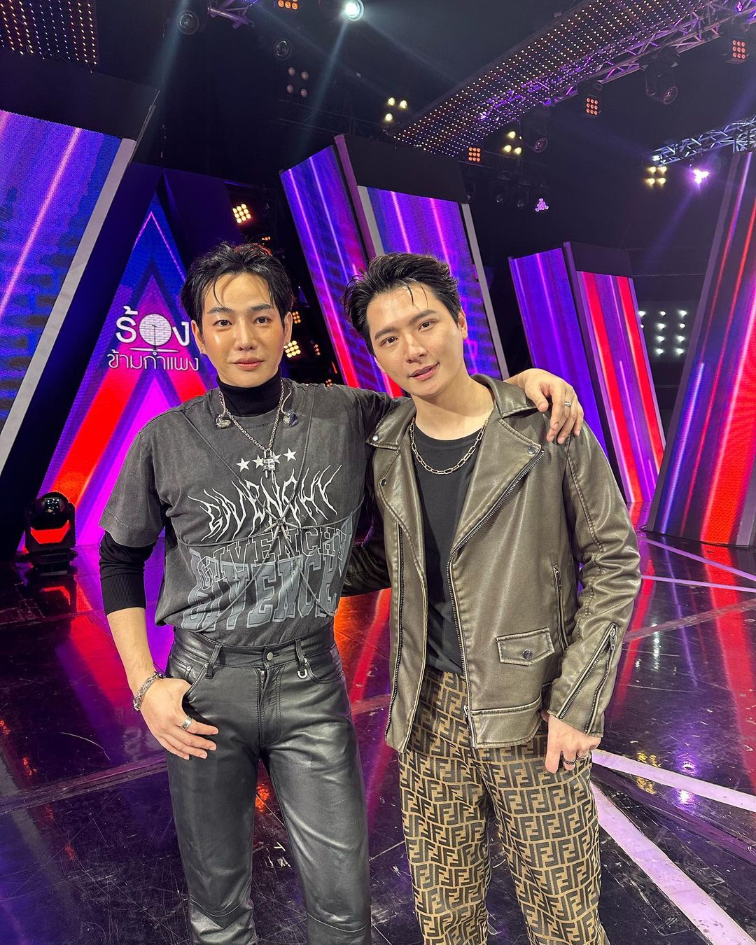 คริส - พีรวัส แสงโพธิรัตน์