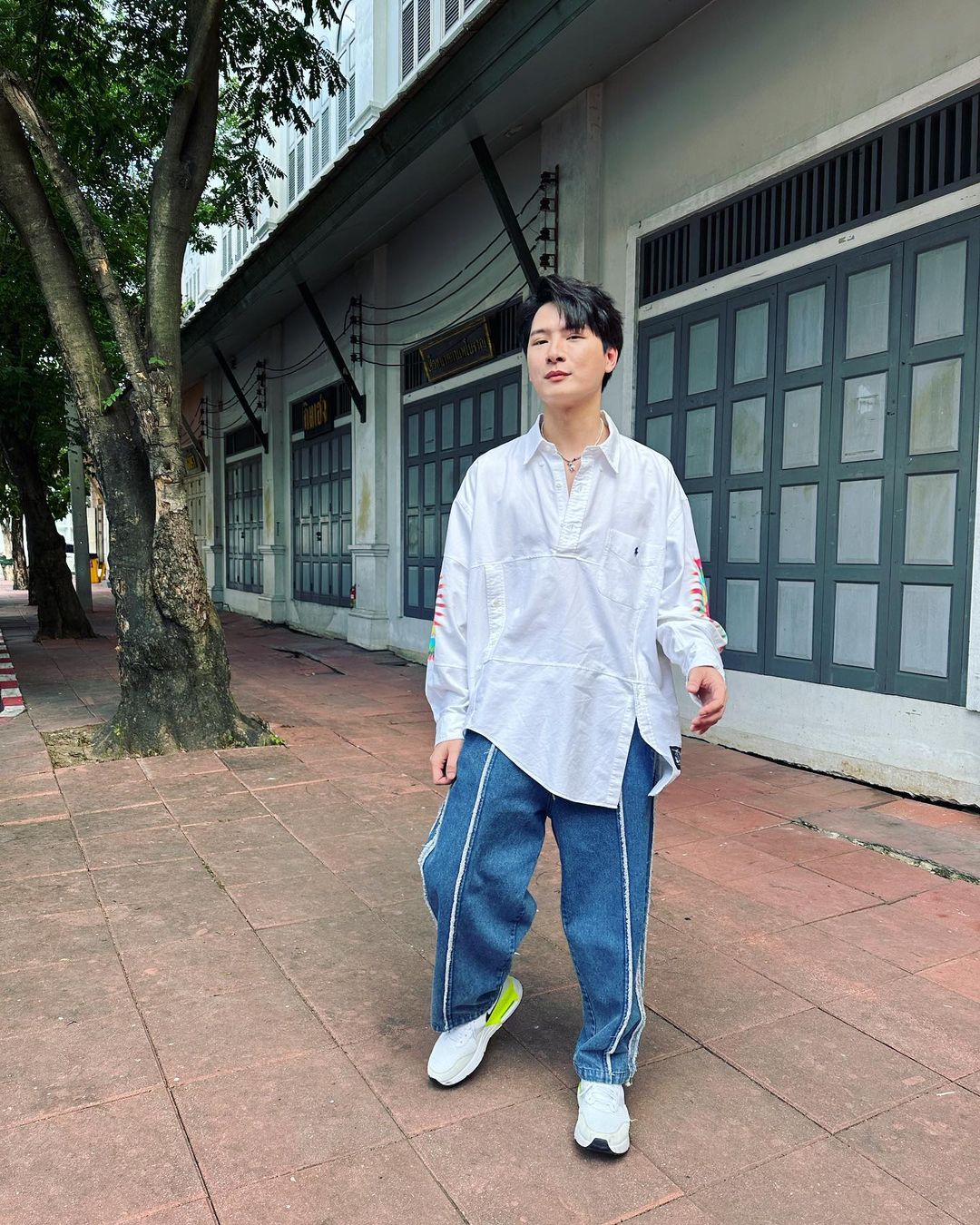 คริส - พีรวัส แสงโพธิรัตน์