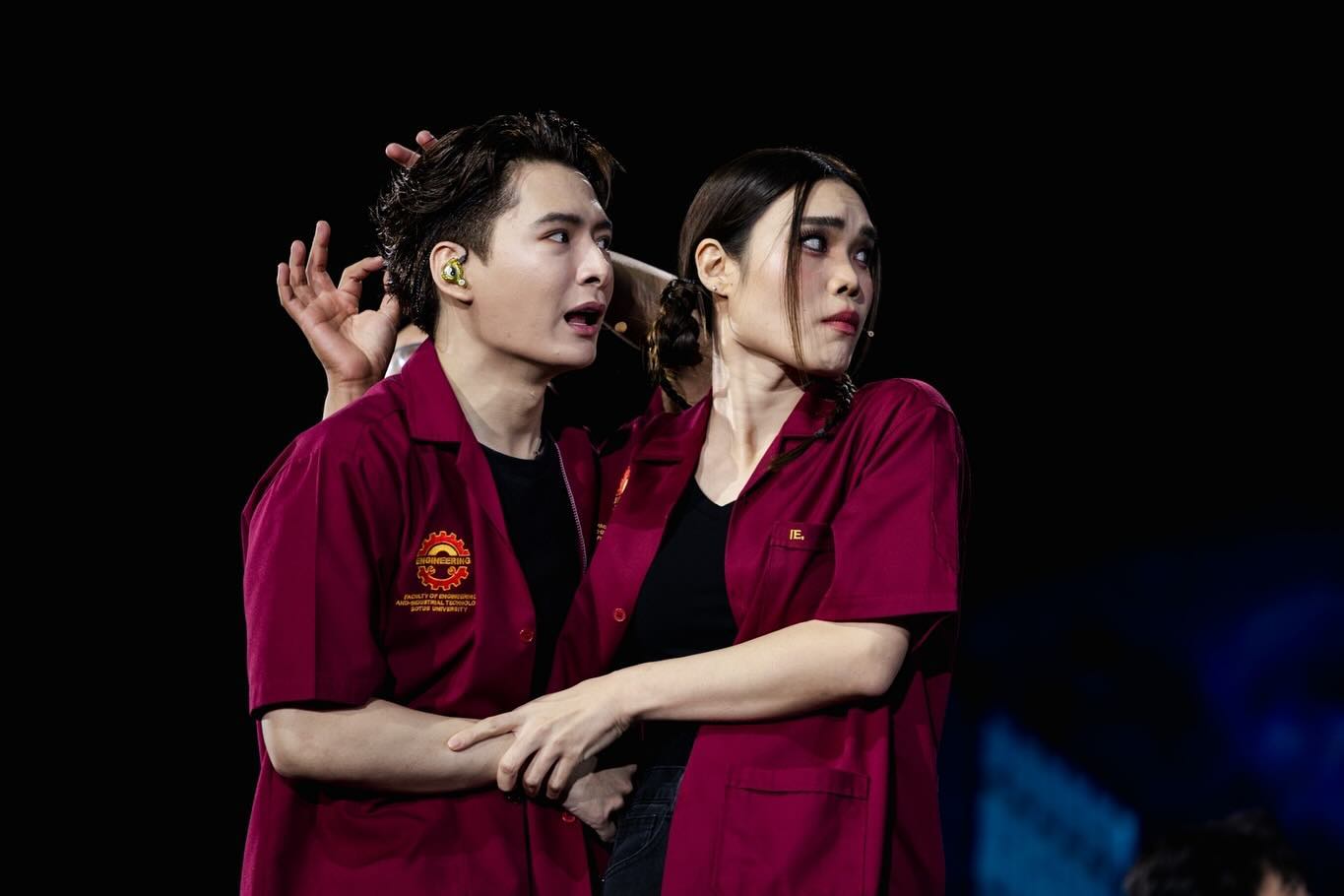 คริส - พีรวัส แสงโพธิรัตน์