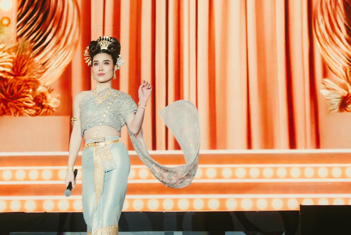 คริส - พีรวัส แสงโพธิรัตน์