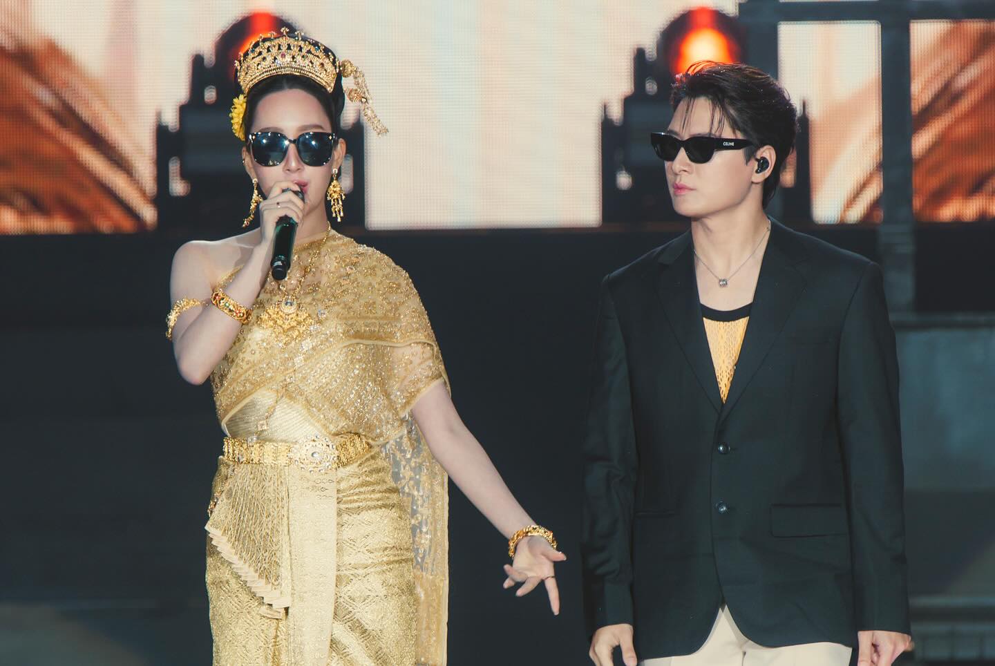 คริส - พีรวัส แสงโพธิรัตน์