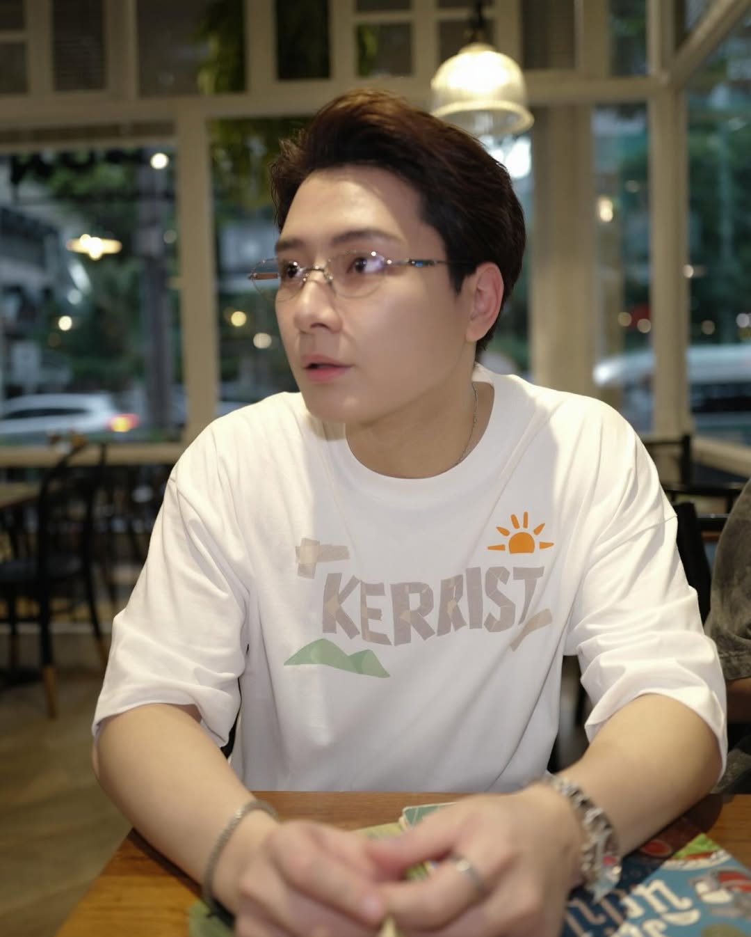 คริส - พีรวัส แสงโพธิรัตน์
