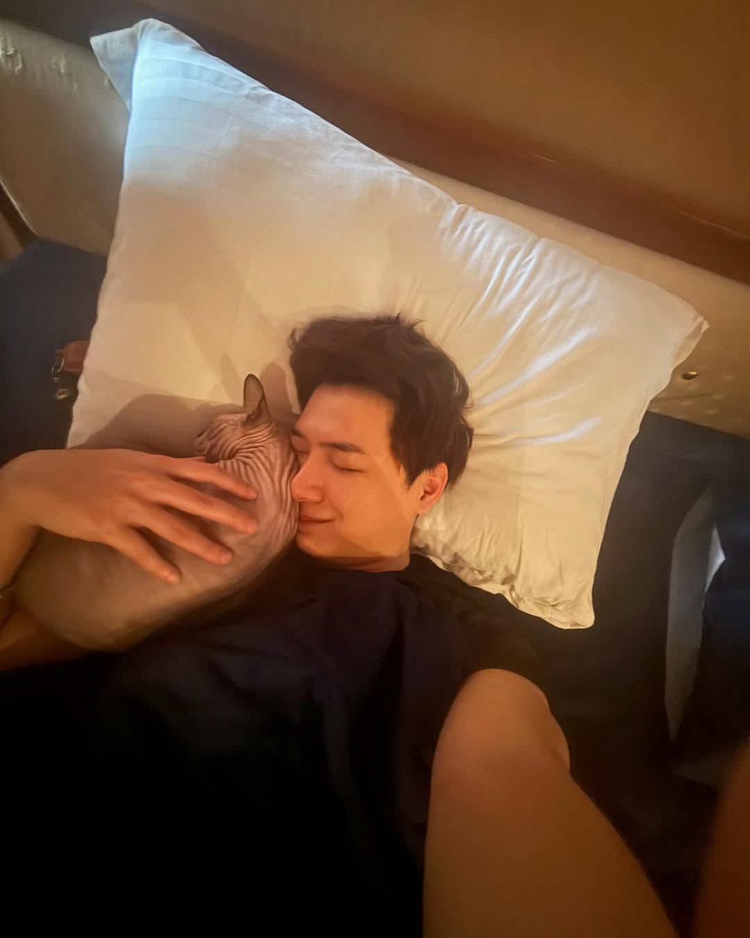คริส - พีรวัส แสงโพธิรัตน์