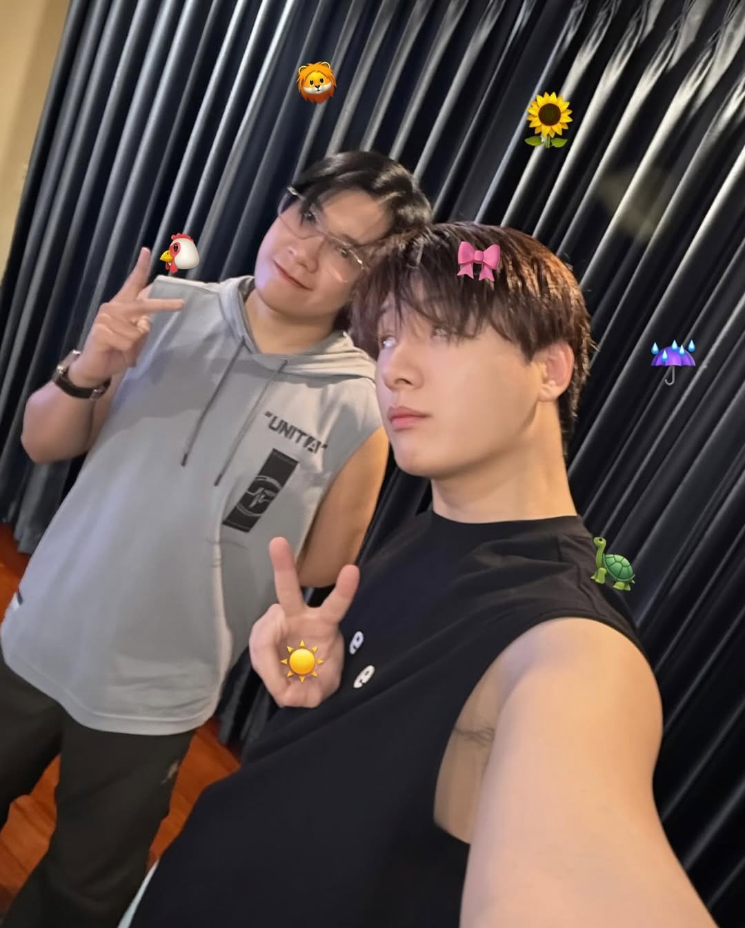 คริส - พีรวัส แสงโพธิรัตน์