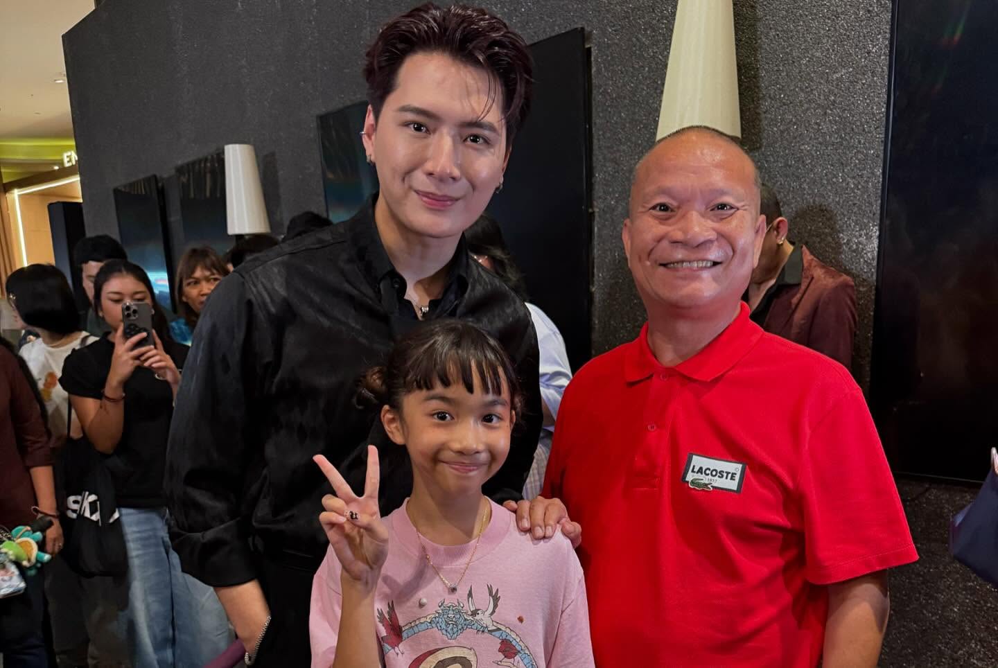 คริส - พีรวัส แสงโพธิรัตน์