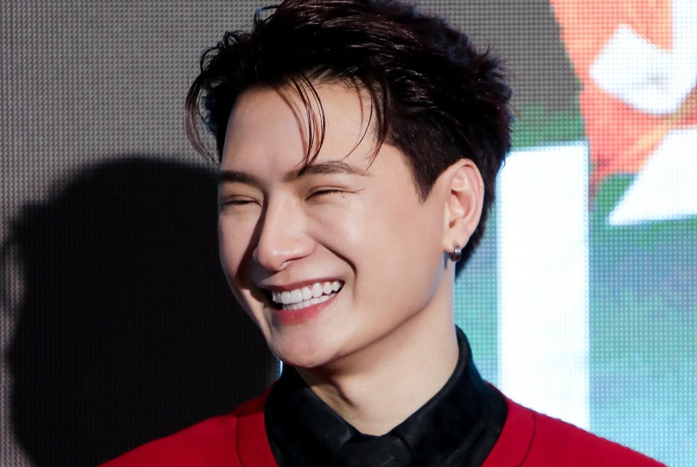 คริส - พีรวัส แสงโพธิรัตน์