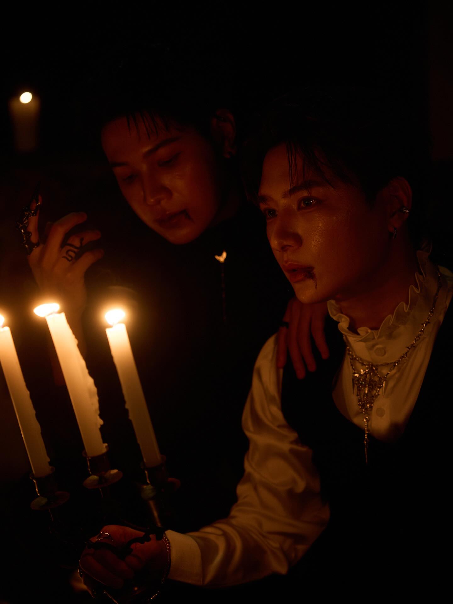 คริส - พีรวัส แสงโพธิรัตน์