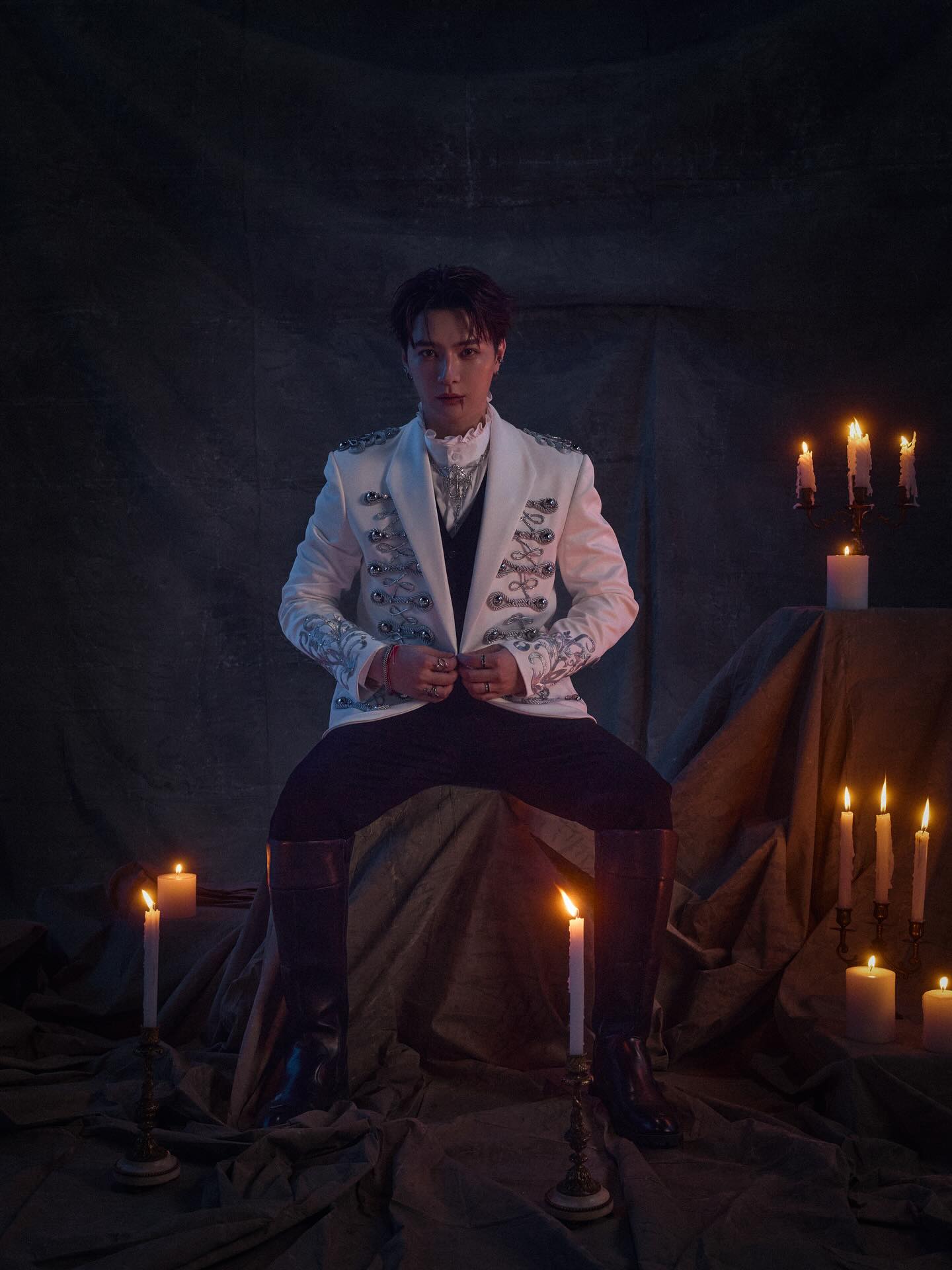 คริส - พีรวัส แสงโพธิรัตน์