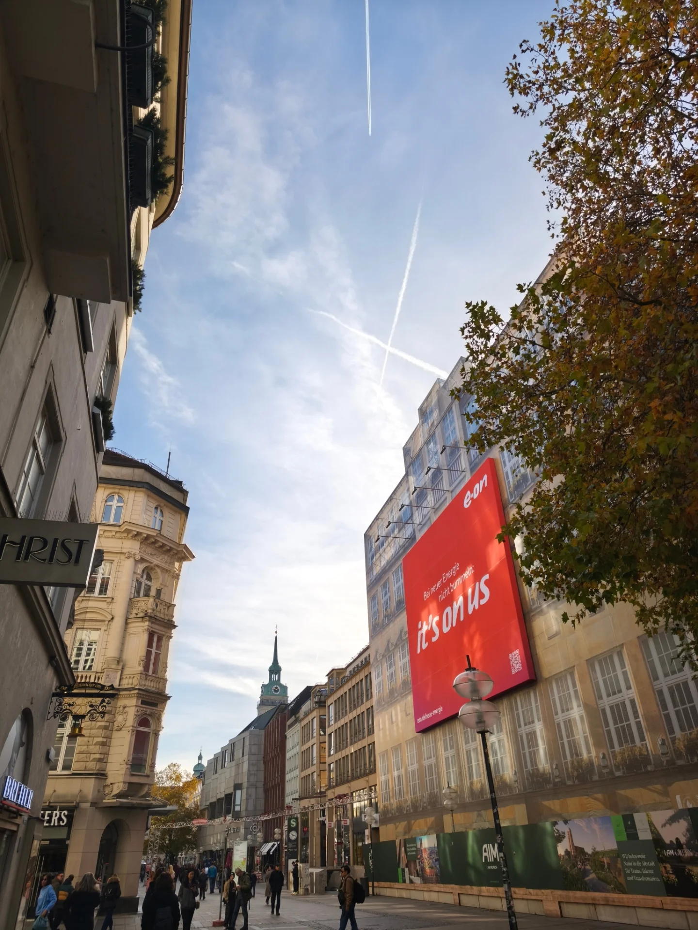 คริส - พีรวัส แสงโพธิรัตน์