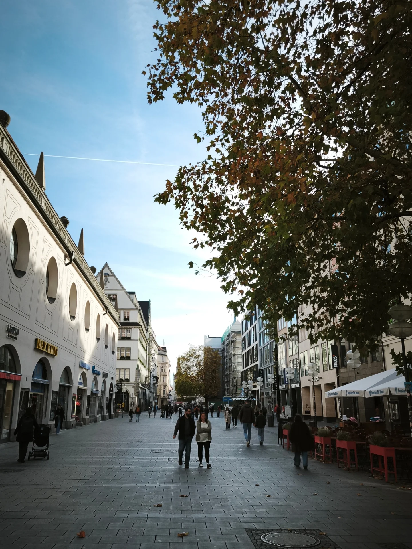 คริส - พีรวัส แสงโพธิรัตน์