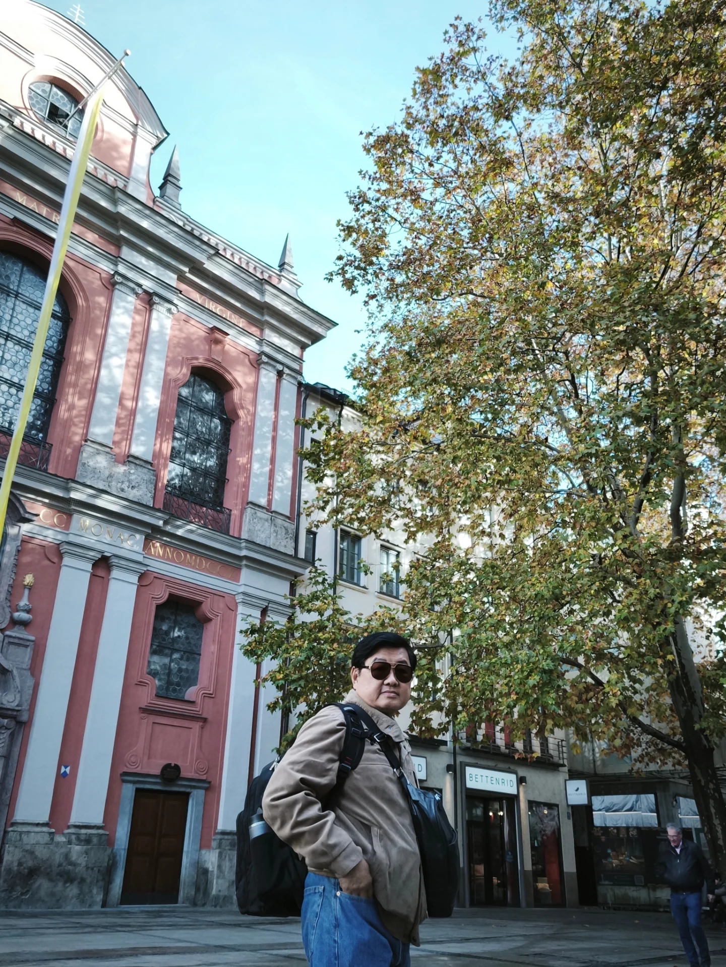 คริส - พีรวัส แสงโพธิรัตน์