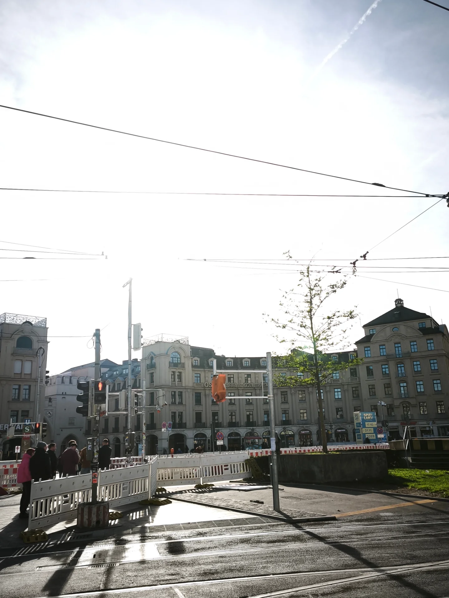 คริส - พีรวัส แสงโพธิรัตน์