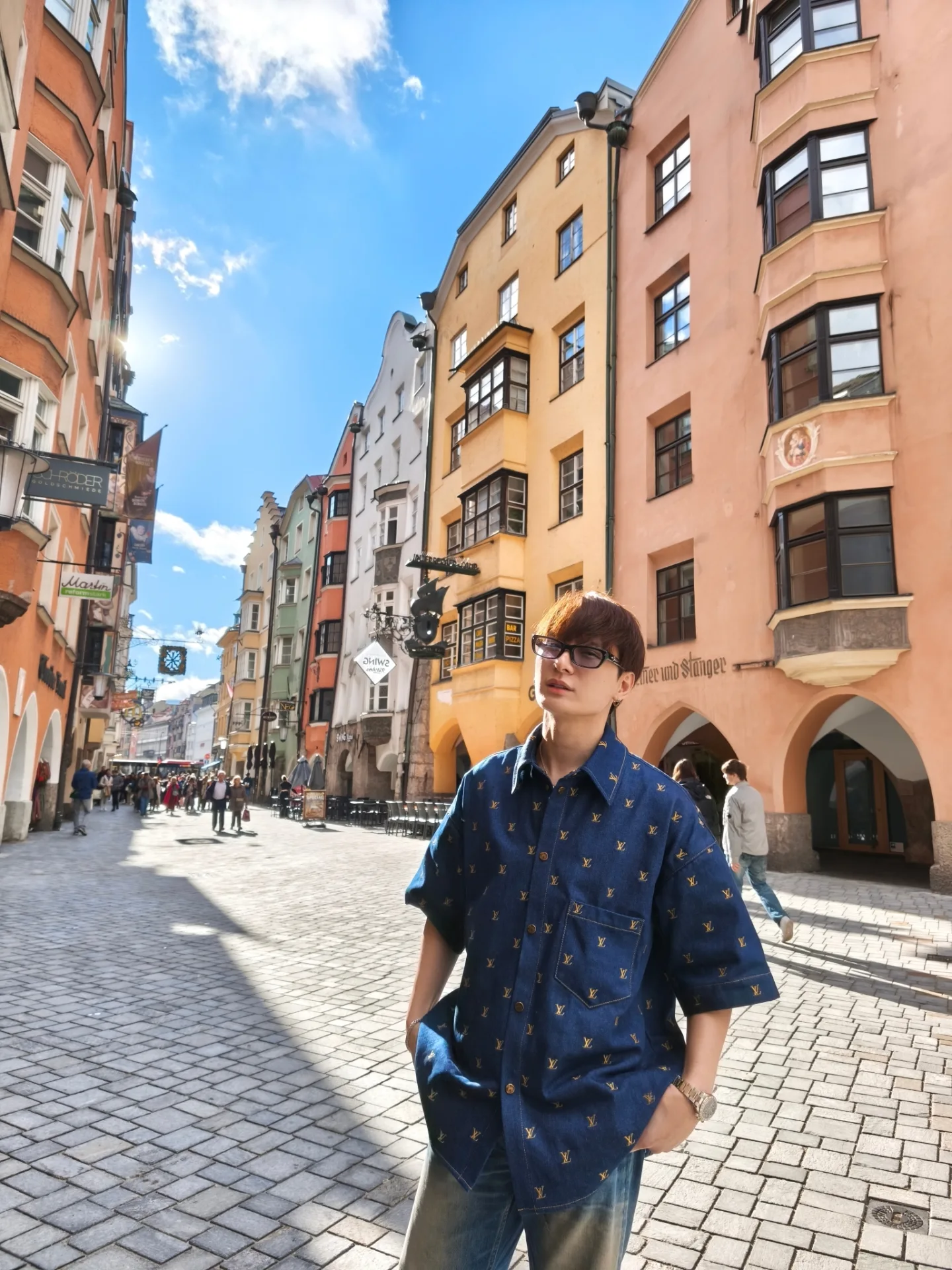 คริส - พีรวัส แสงโพธิรัตน์