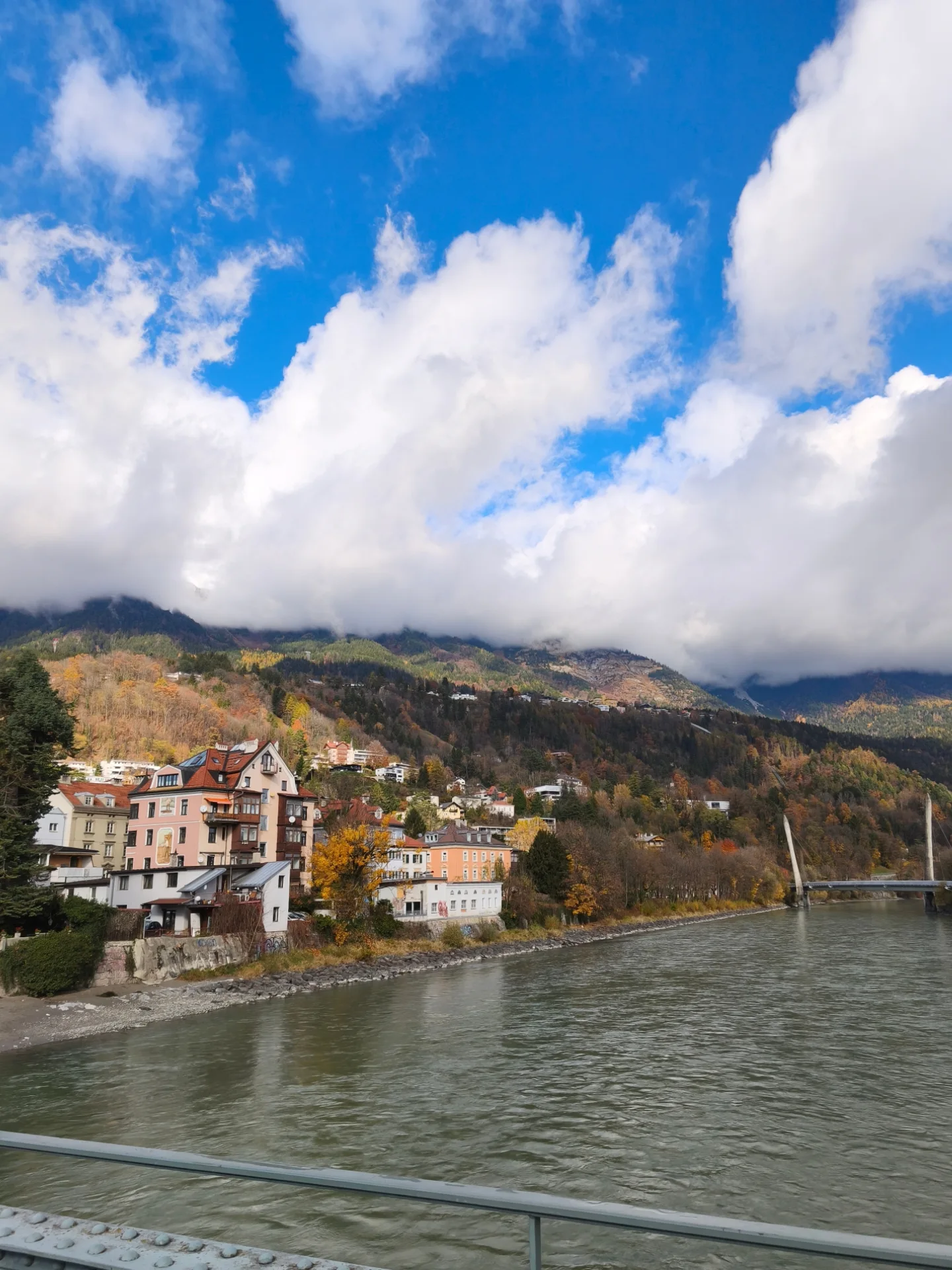 คริส - พีรวัส แสงโพธิรัตน์