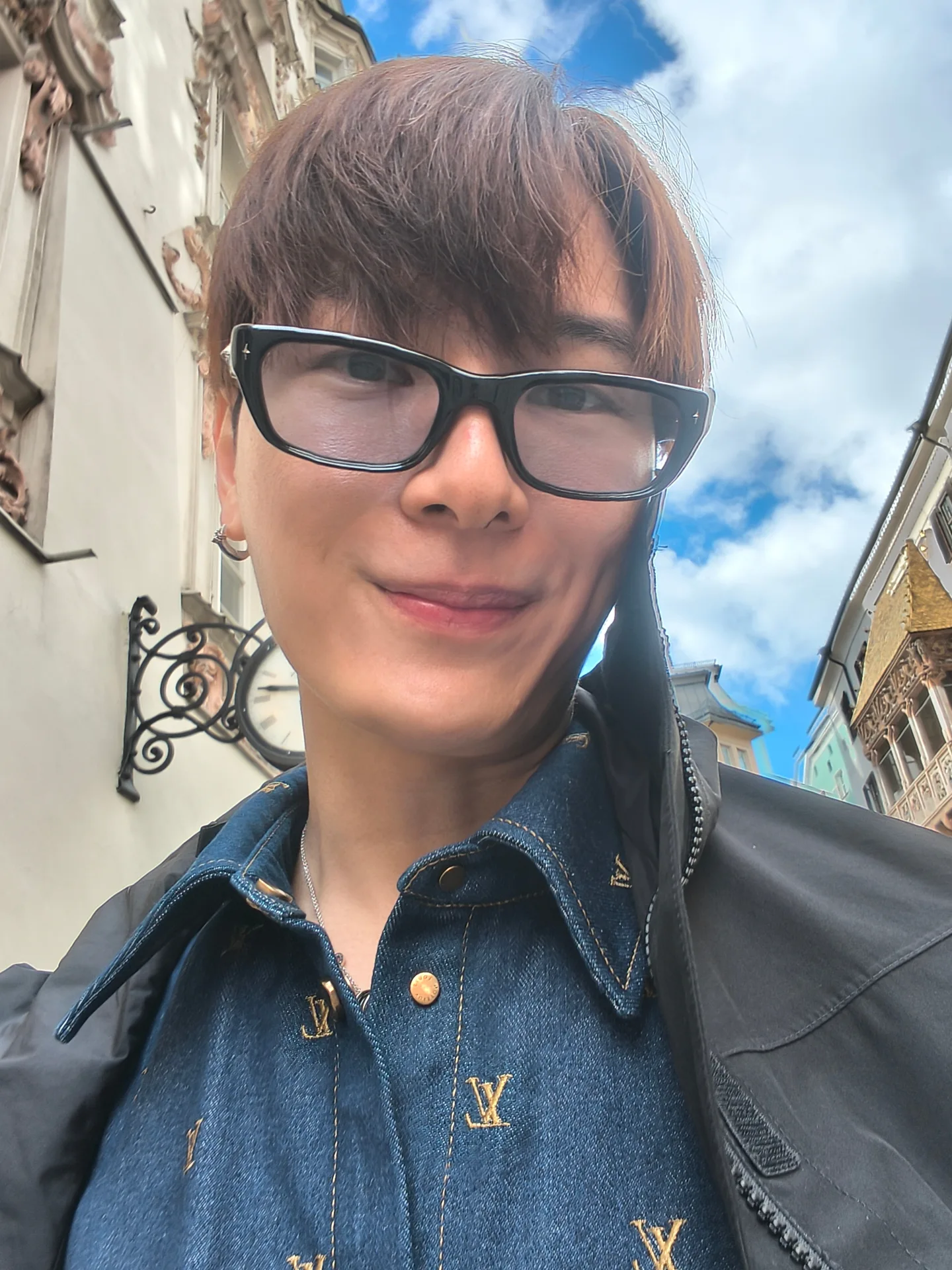 คริส - พีรวัส แสงโพธิรัตน์