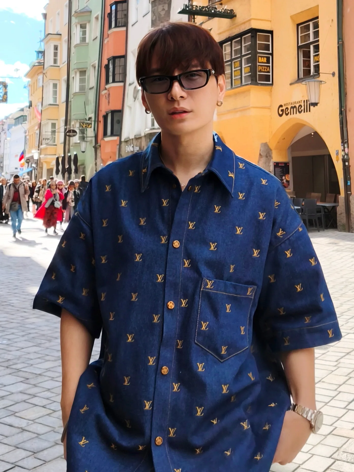 คริส - พีรวัส แสงโพธิรัตน์