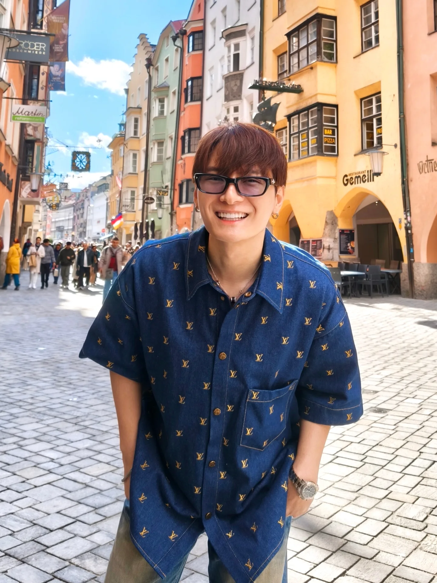 คริส - พีรวัส แสงโพธิรัตน์