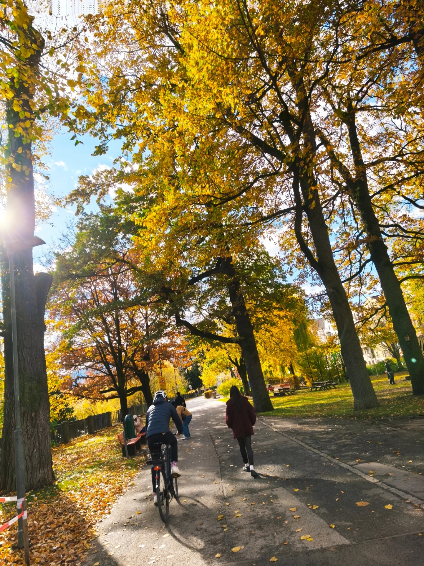 คริส - พีรวัส แสงโพธิรัตน์