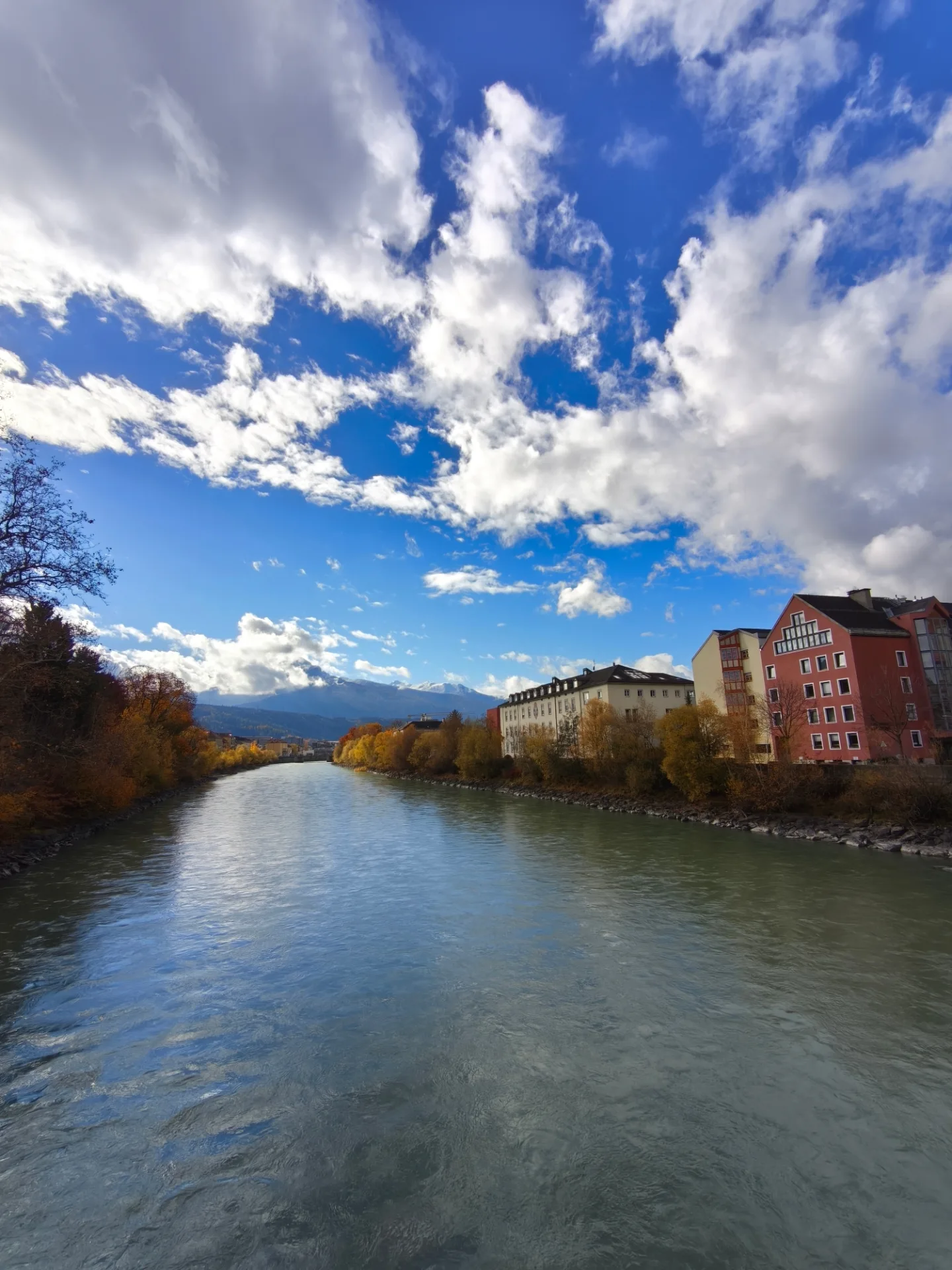 คริส - พีรวัส แสงโพธิรัตน์