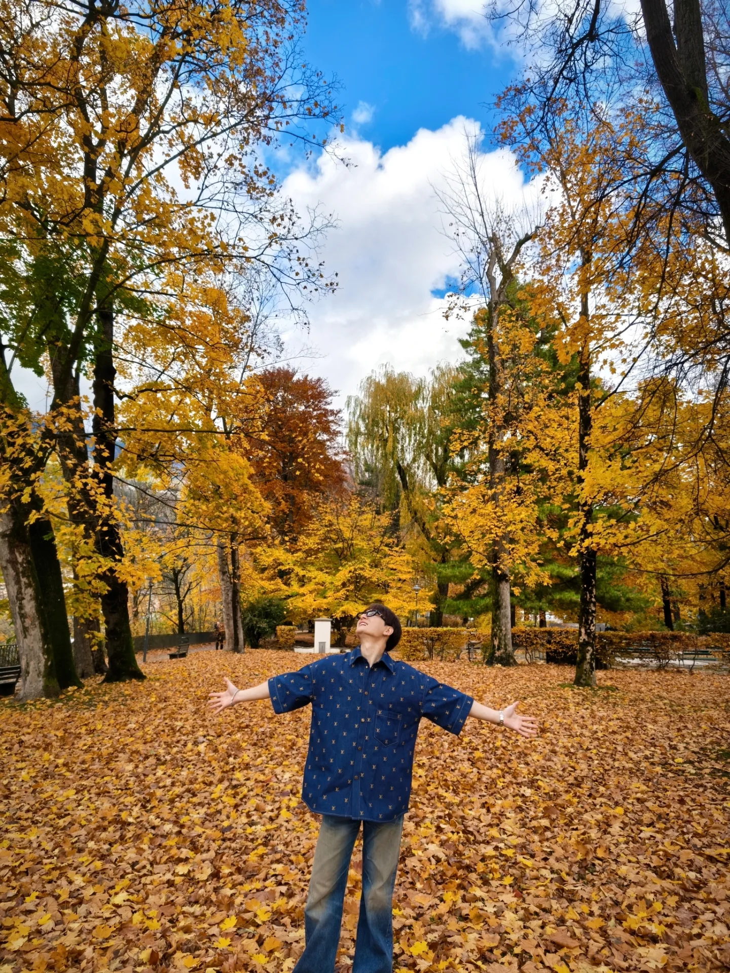 คริส - พีรวัส แสงโพธิรัตน์