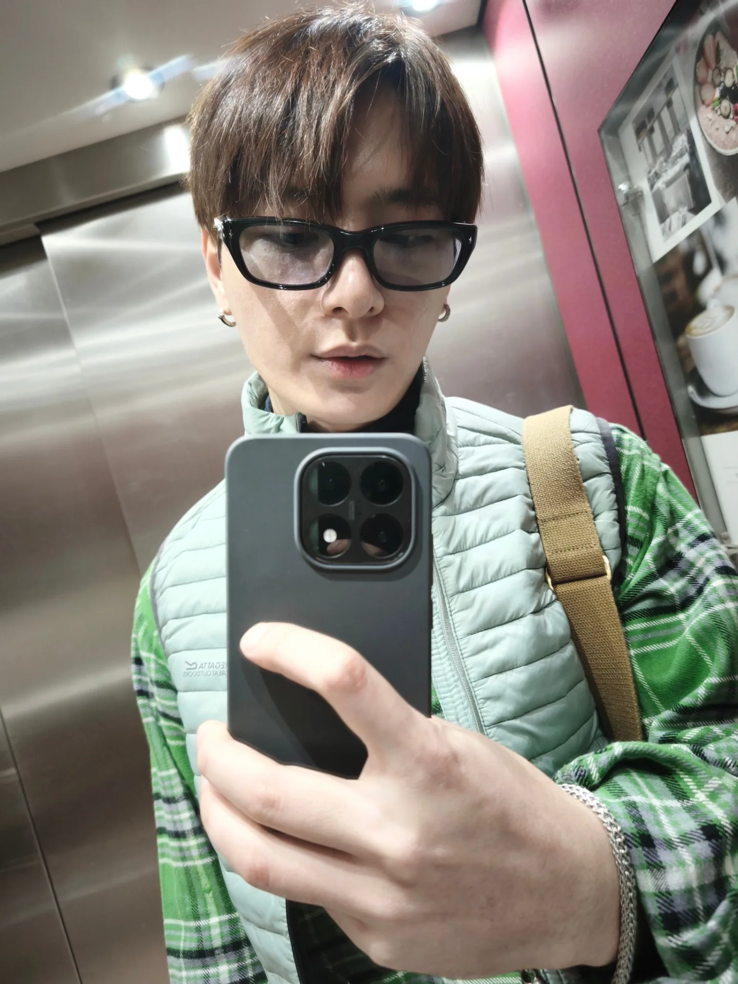 คริส - พีรวัส แสงโพธิรัตน์