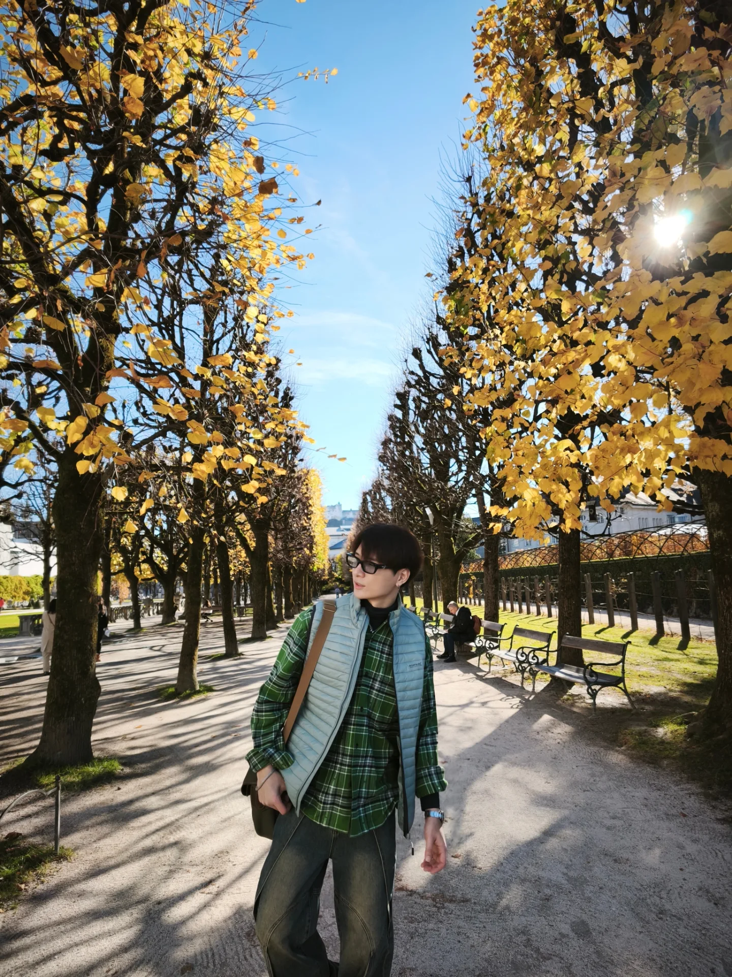 คริส - พีรวัส แสงโพธิรัตน์