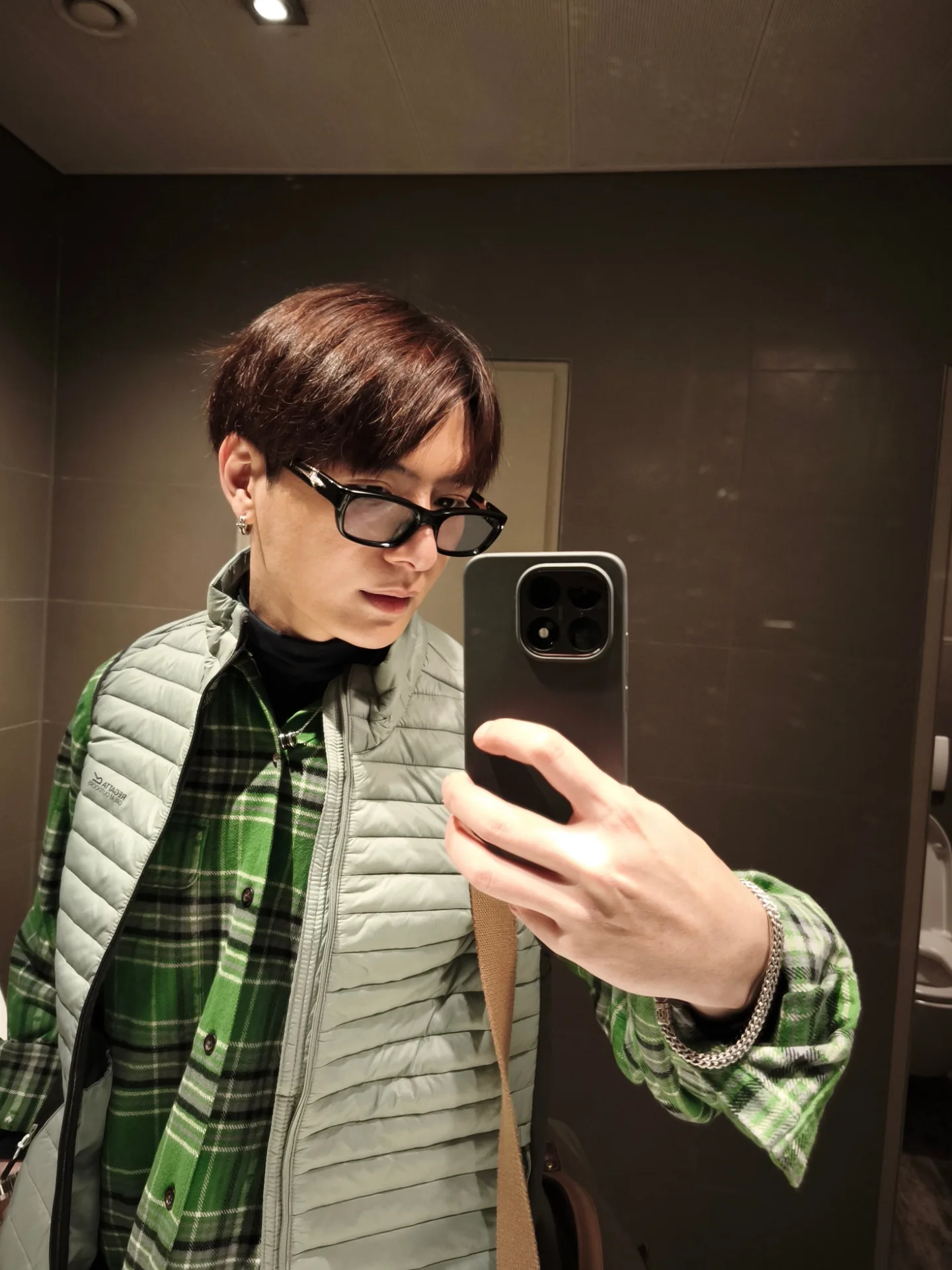 คริส - พีรวัส แสงโพธิรัตน์