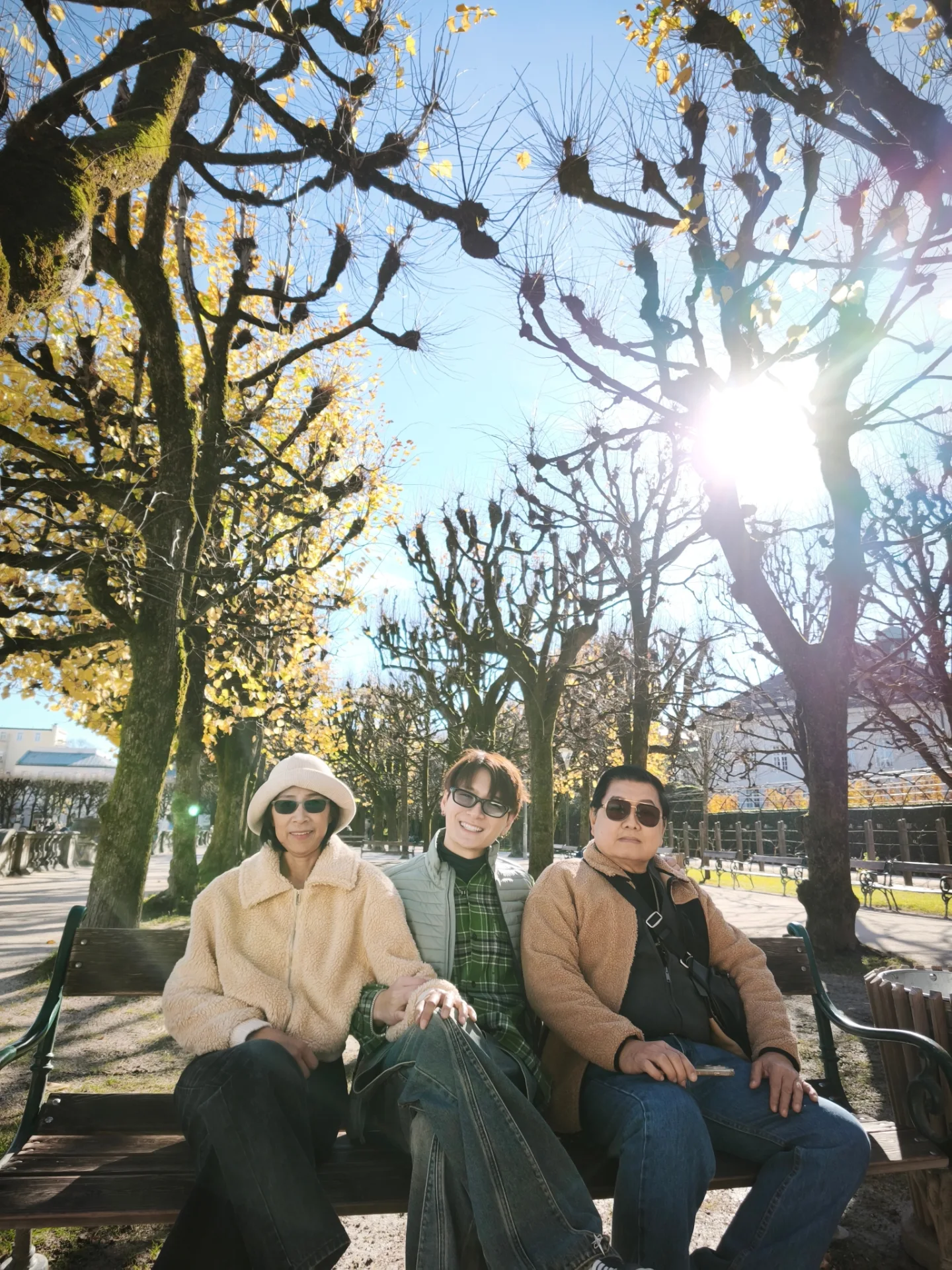 คริส - พีรวัส แสงโพธิรัตน์