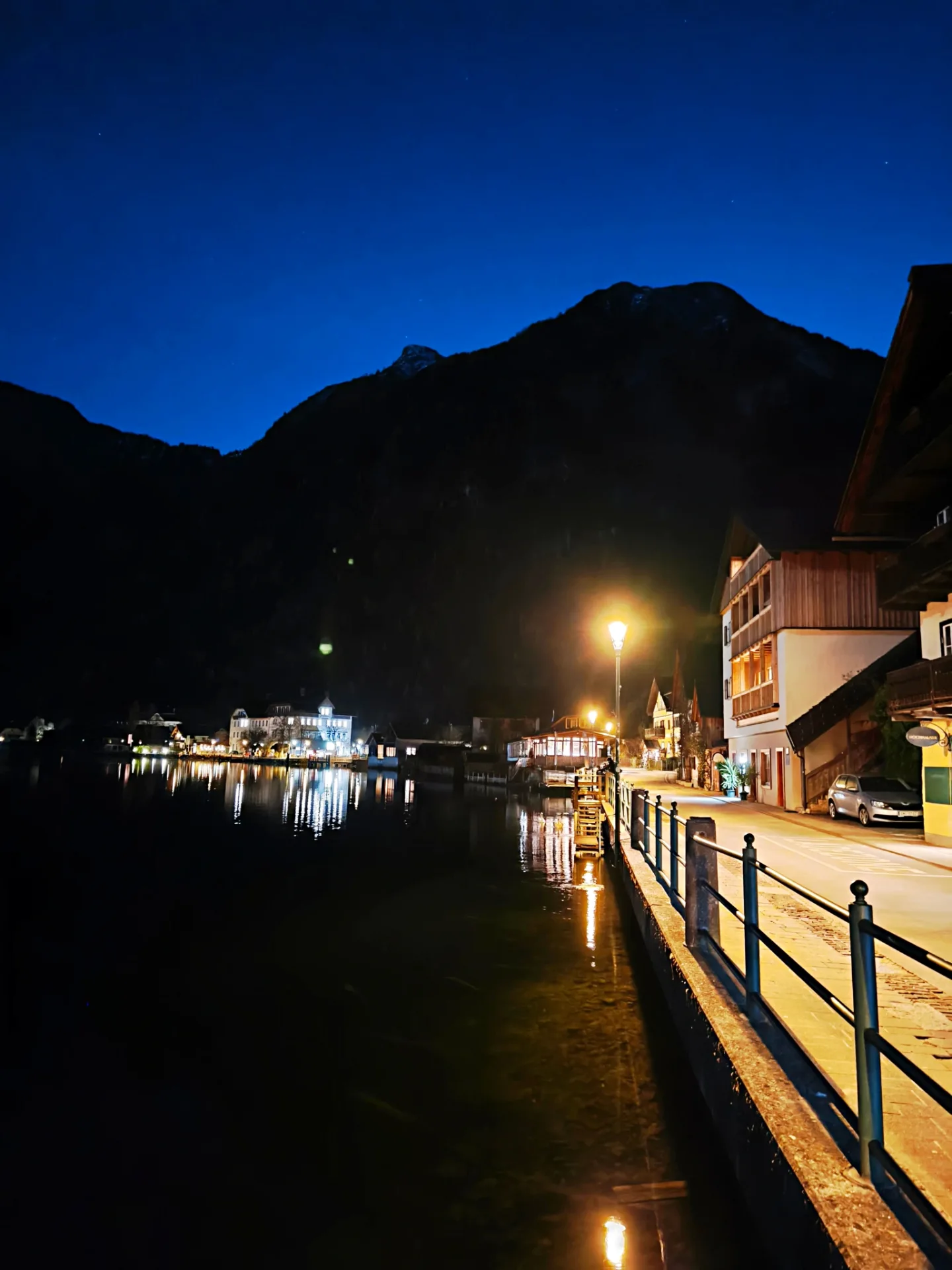 คริส - พีรวัส แสงโพธิรัตน์