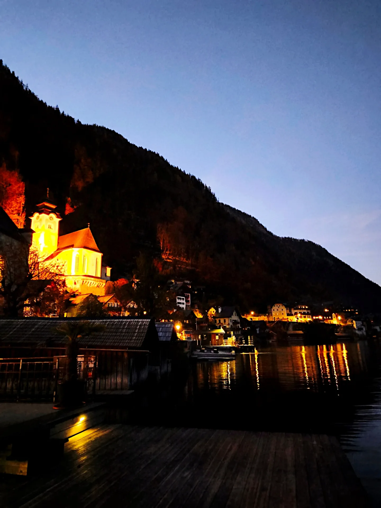 คริส - พีรวัส แสงโพธิรัตน์