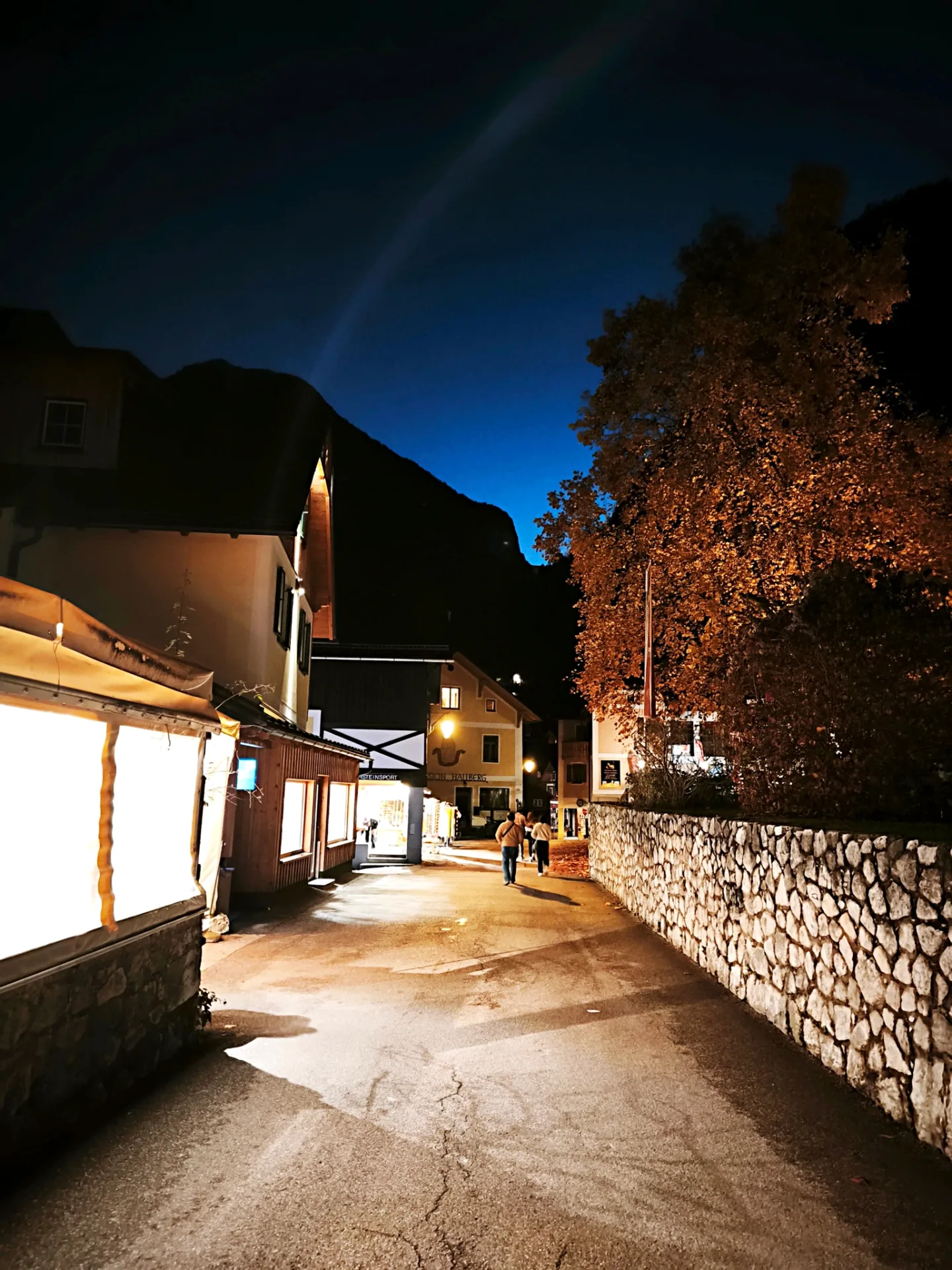 คริส - พีรวัส แสงโพธิรัตน์