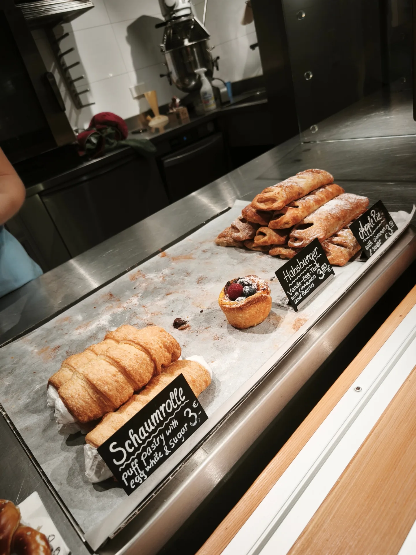 คริส - พีรวัส แสงโพธิรัตน์