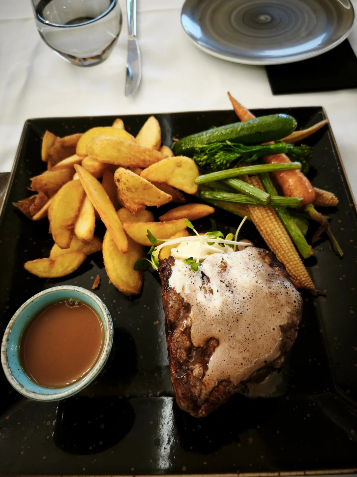 คริส - พีรวัส แสงโพธิรัตน์