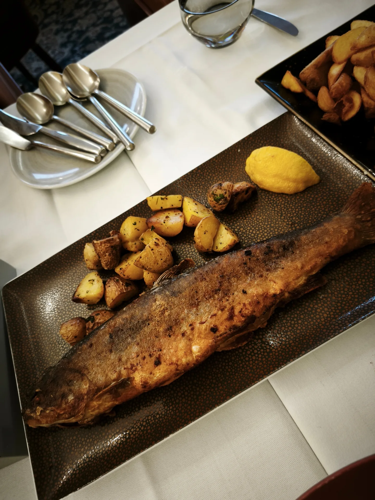 คริส - พีรวัส แสงโพธิรัตน์