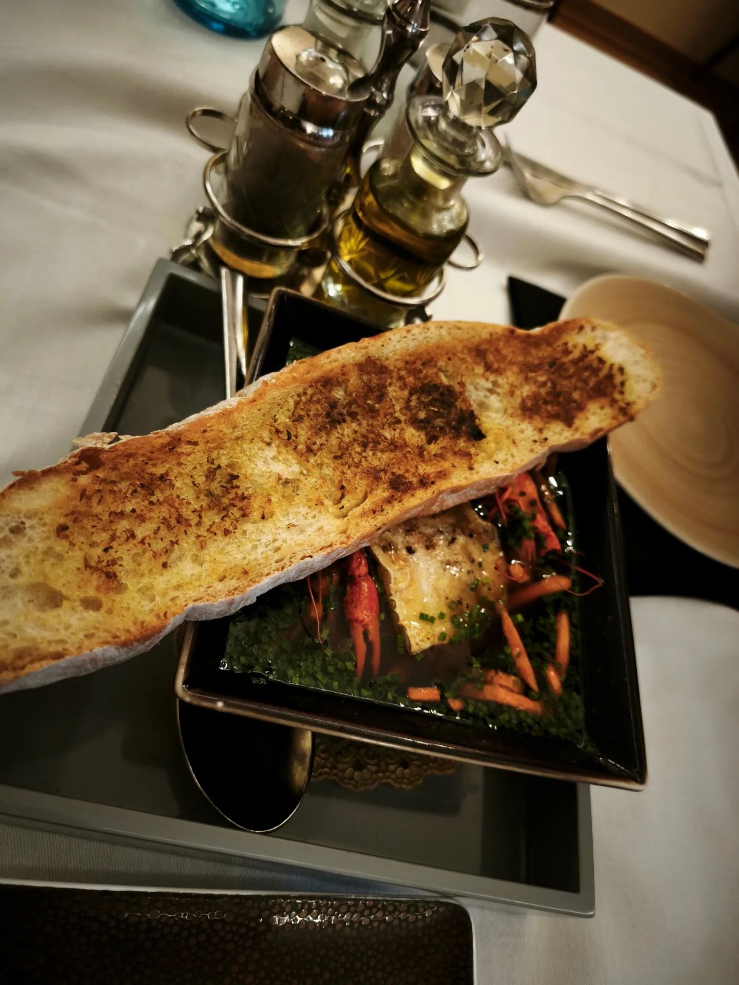 คริส - พีรวัส แสงโพธิรัตน์