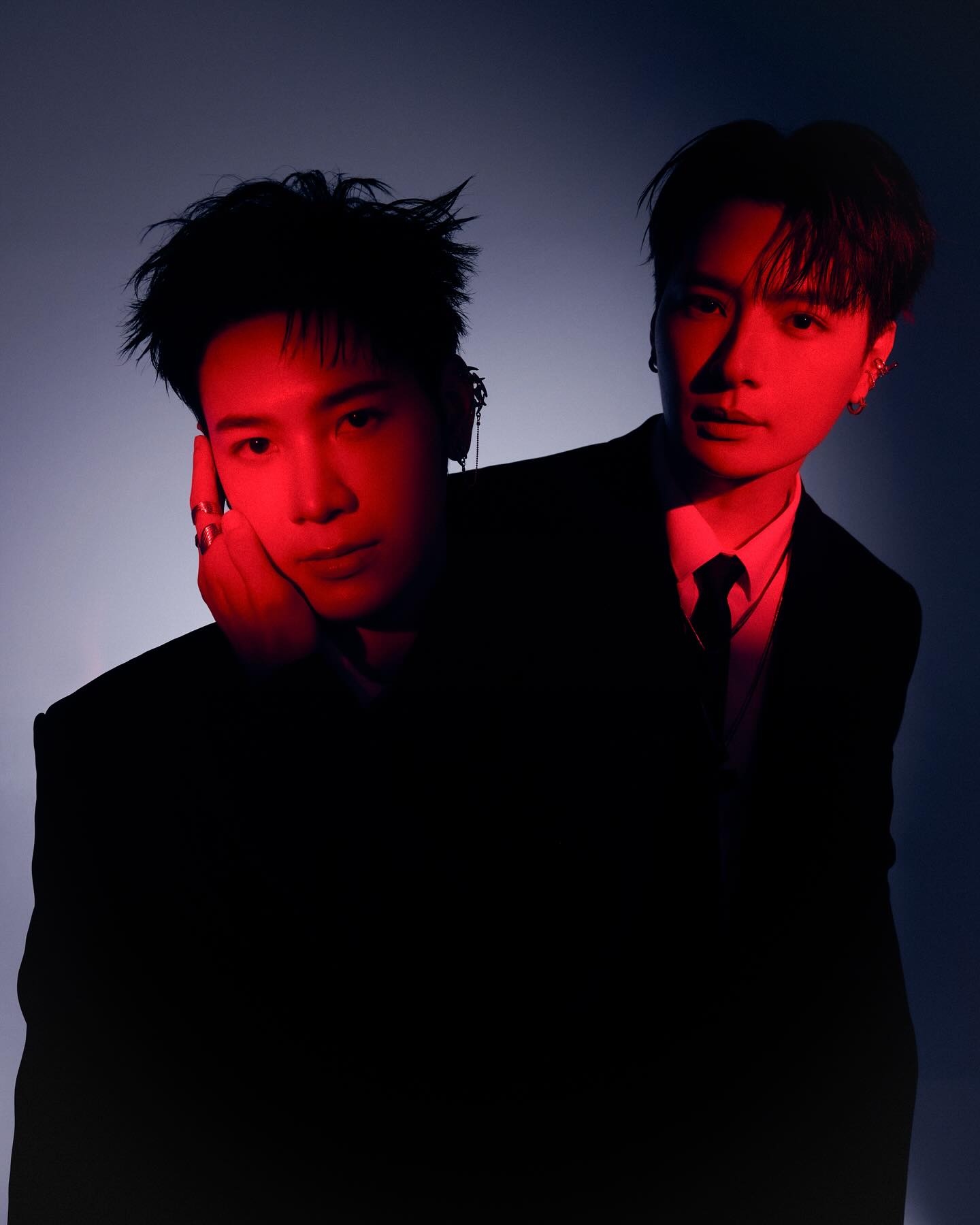 คริส - พีรวัส แสงโพธิรัตน์