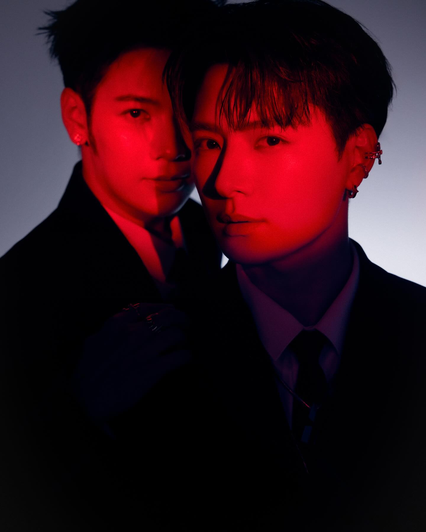 คริส - พีรวัส แสงโพธิรัตน์