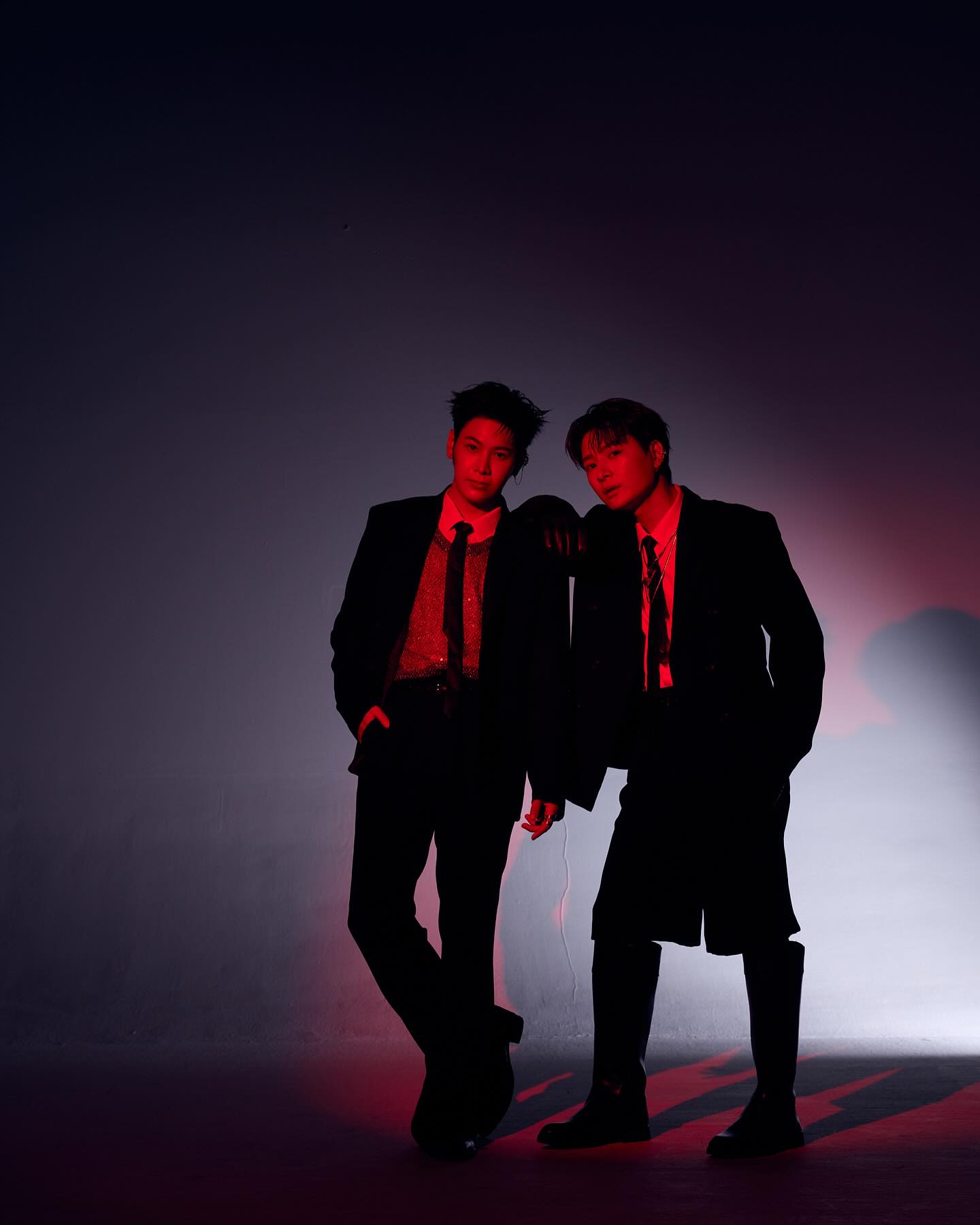 คริส - พีรวัส แสงโพธิรัตน์