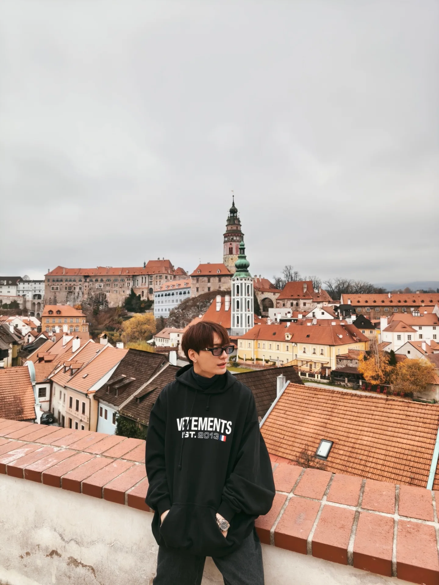 คริส - พีรวัส แสงโพธิรัตน์