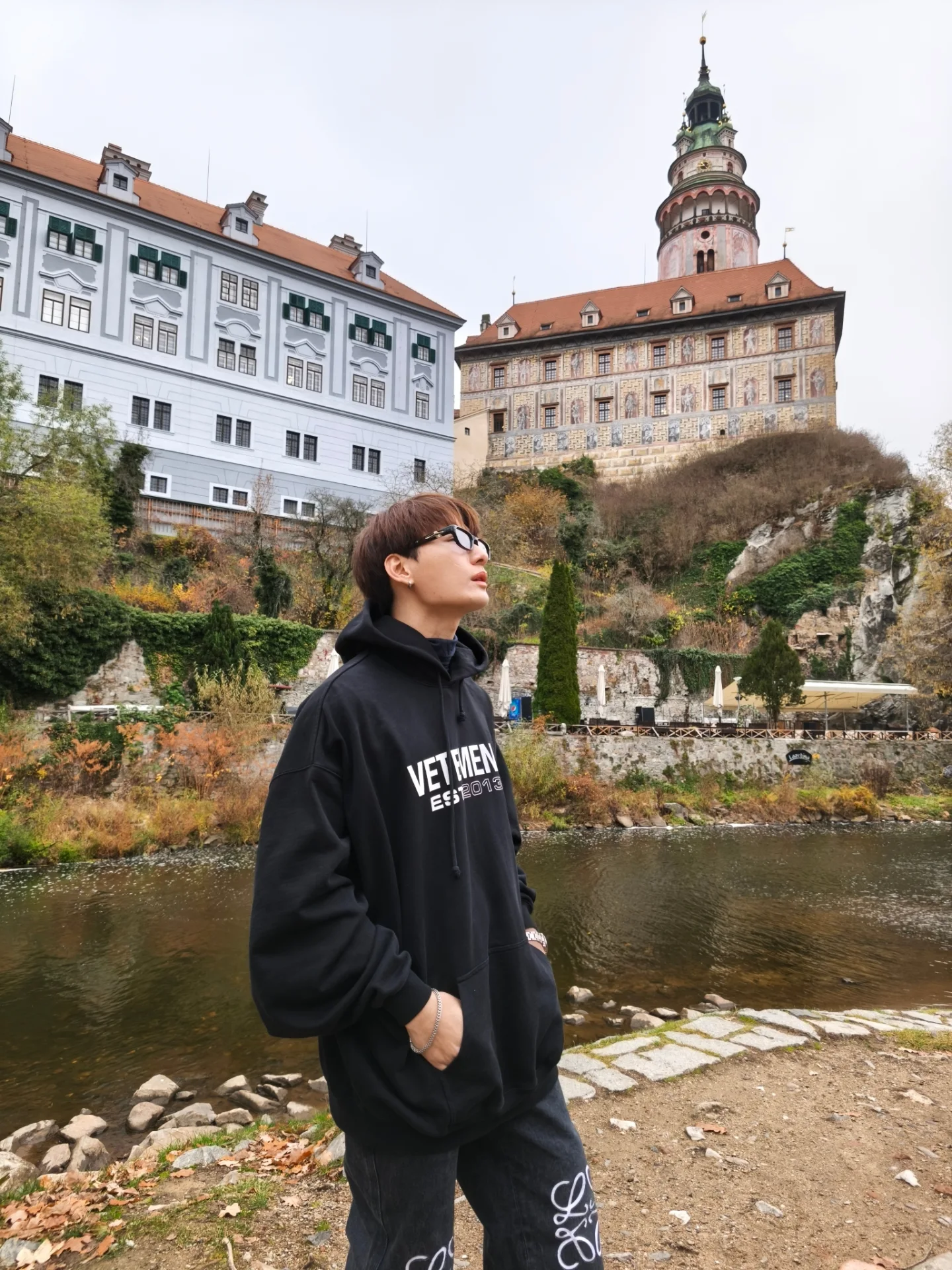 คริส - พีรวัส แสงโพธิรัตน์