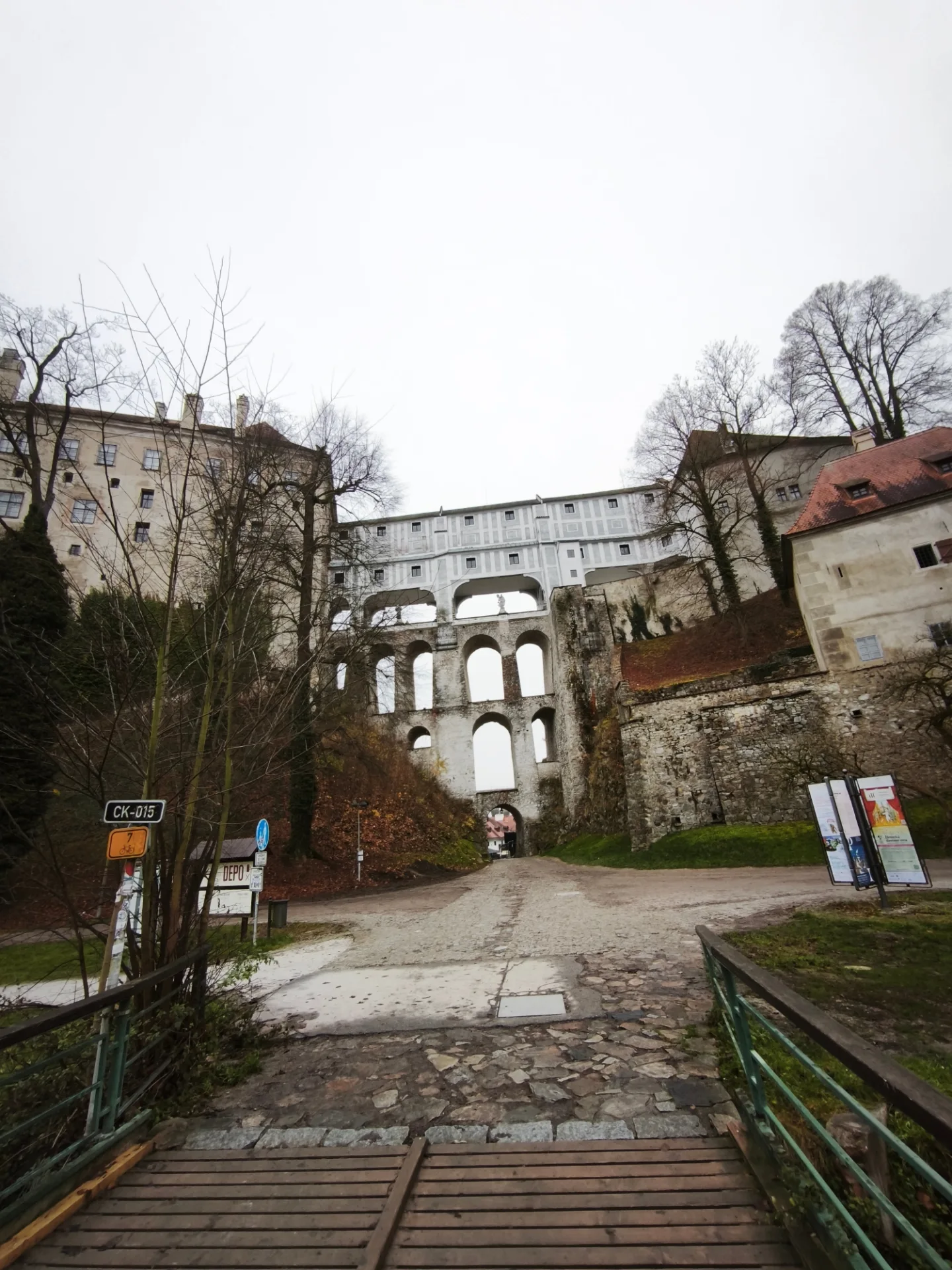 คริส - พีรวัส แสงโพธิรัตน์