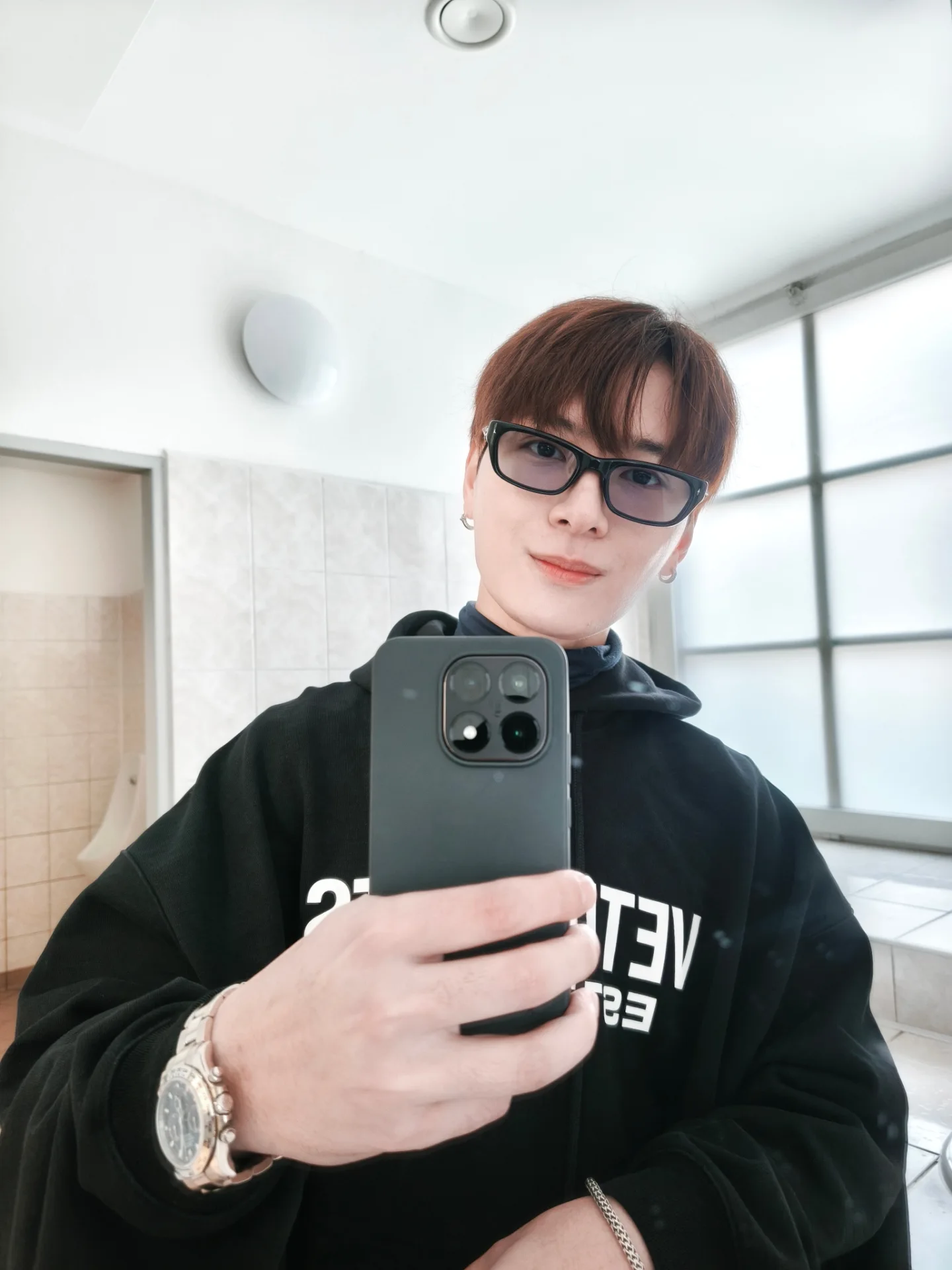 คริส - พีรวัส แสงโพธิรัตน์