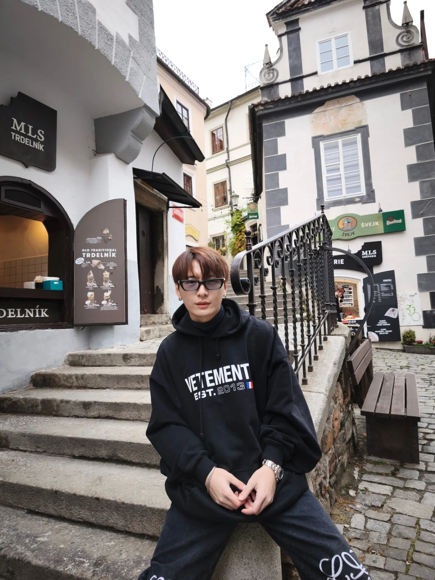 คริส - พีรวัส แสงโพธิรัตน์