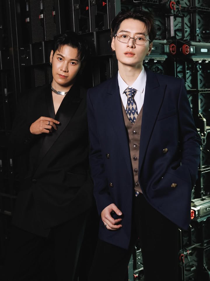 คริส - พีรวัส แสงโพธิรัตน์