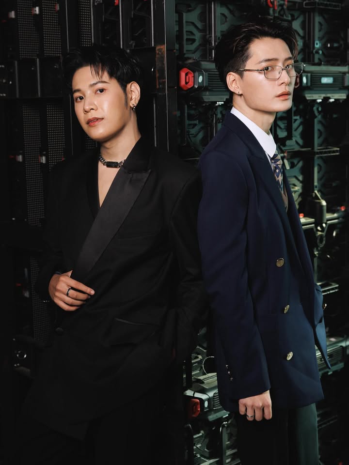 คริส - พีรวัส แสงโพธิรัตน์