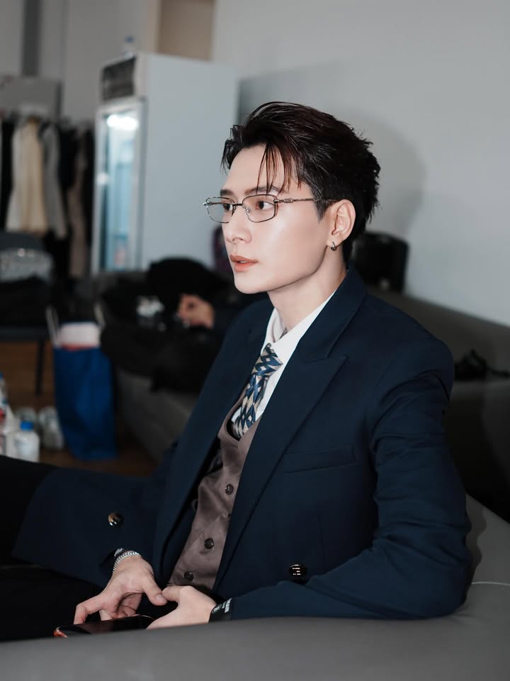 คริส - พีรวัส แสงโพธิรัตน์