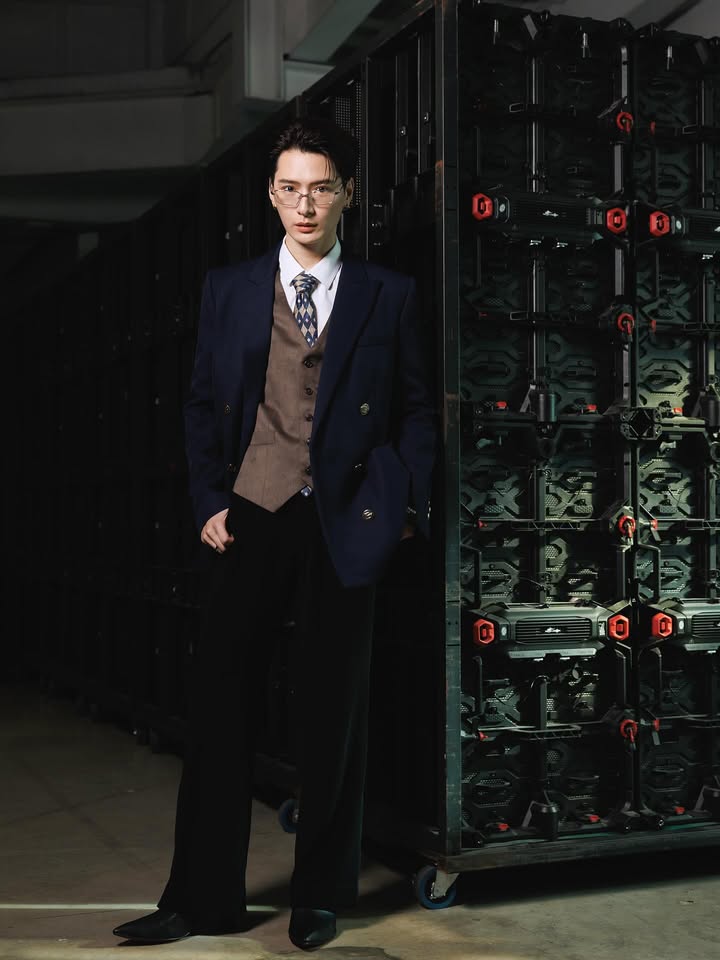 คริส - พีรวัส แสงโพธิรัตน์