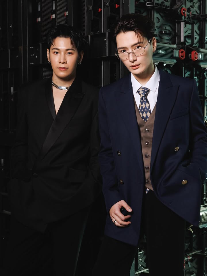 คริส - พีรวัส แสงโพธิรัตน์