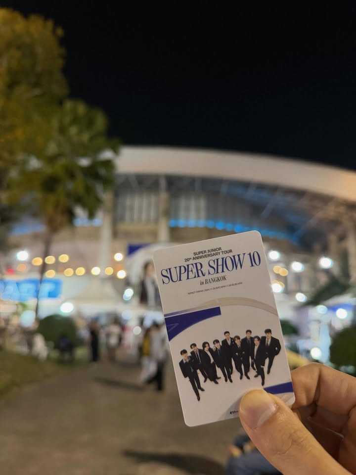 คริส - พีรวัส แสงโพธิรัตน์