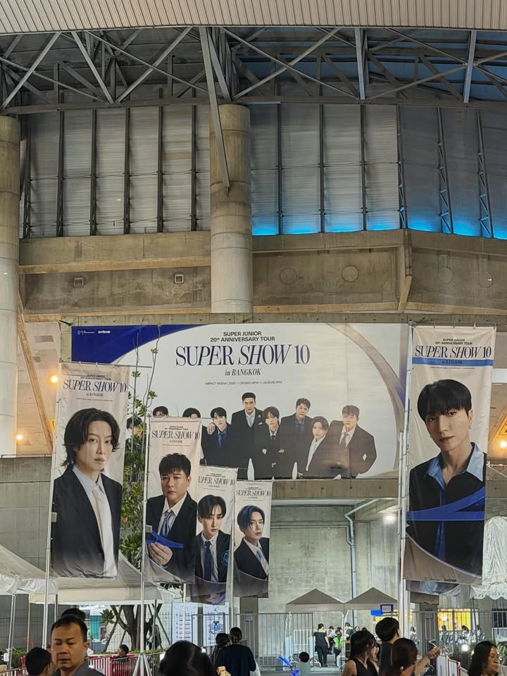 คริส - พีรวัส แสงโพธิรัตน์